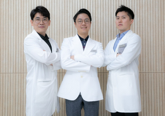 유튜버 닥터프렌즈 인터뷰. 왼쪽부터 오진승 정신건강의학과 전문의, 이낙준 이비인후과 전문의, 우창윤 내과 전문의.  박동욱기자 fufus@